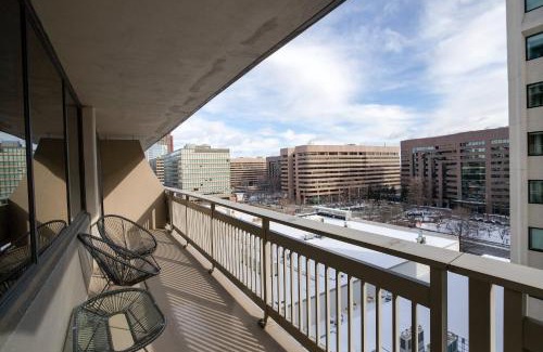 Crystal City Apartment | 2BR Apartment Near to Airport and Metro!