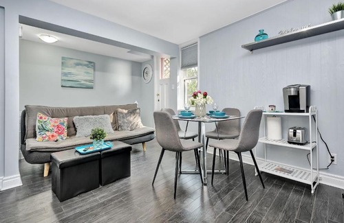 Centretown West Apartment | 2BR Apartment w Netflix & Rooftop Terrace access