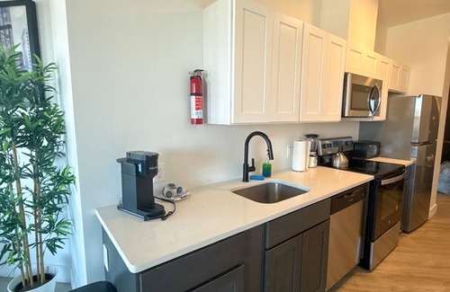 Elizabeth Apartment | 2BR apt close to EWR 7881