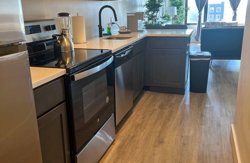 Elizabeth Apartment | 2BR apt near EWR 0236