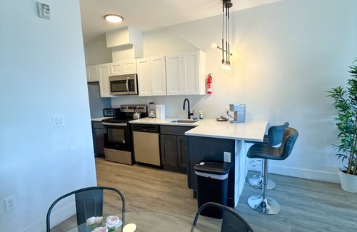 Elizabeth Apartment | 2BR apt near EWR 1713