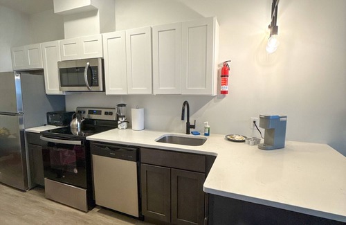 Elizabeth Apartment | 2BR apt near EWR 6907