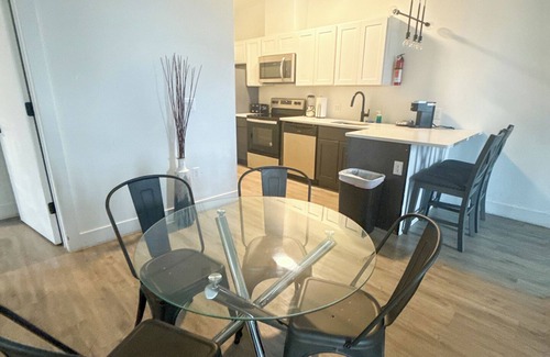 Elizabeth Apartment | 2BR apt near EWR 9723