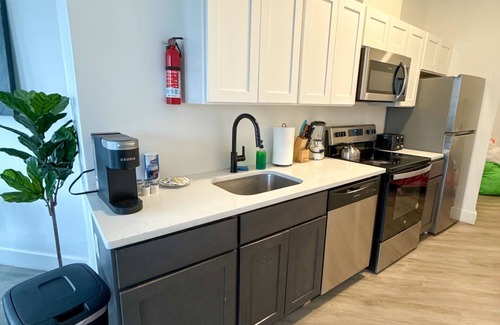 Elizabeth Apartment | 2BR apt near EWR airport 7506