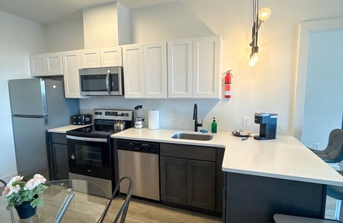 Elizabeth Apartment | 2BR apt next to EWR 3236