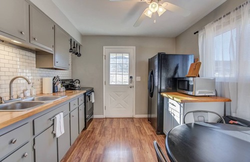 Colorado Springs Cottage | 2BR Aptmt Parks Private Deck, Mountain Views!
