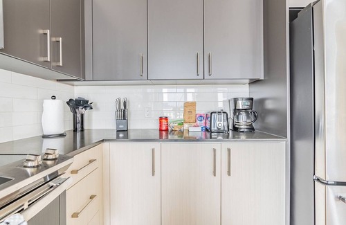 West Bellevue Apartment | 2BR | Balcony, Views, Gym | Bellevue | Sophari B
