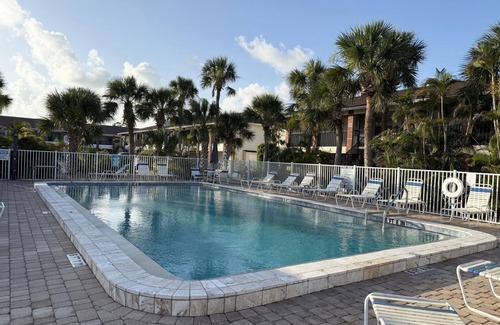 Englewood South Condo | 2BR Condo – Clubhouse, Pool, Near Beaches
