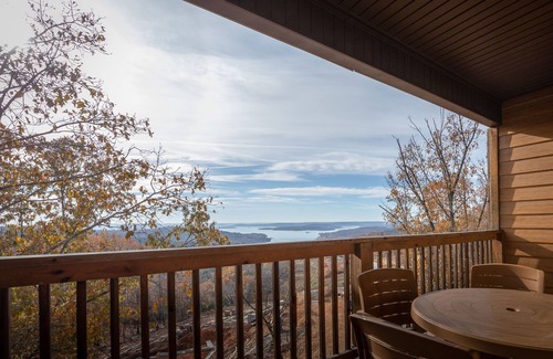 Indian Point Condo | 2BR Condo near Silver Dollar City w/Ozark Views