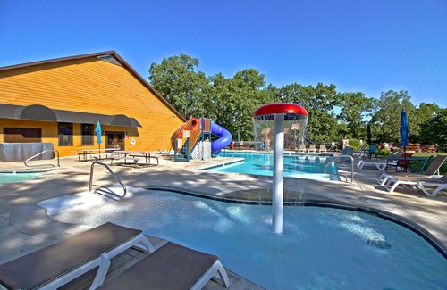 Indian Point Condo | 2BR Condo near Silver Dollar City w/Ozark Views