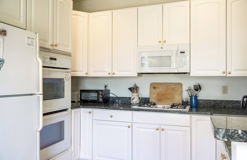 Wareham Cottage | 2BR Cottage with Stunning Water Views & Beach Access