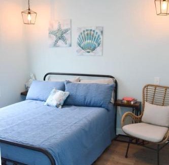 Davis House | 2BR Cozy Cottage Private Dock
