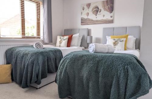 Rossington House | 2BR-Dean Hse-Fully Equipped-Parking-WiFi-Short Long Stays