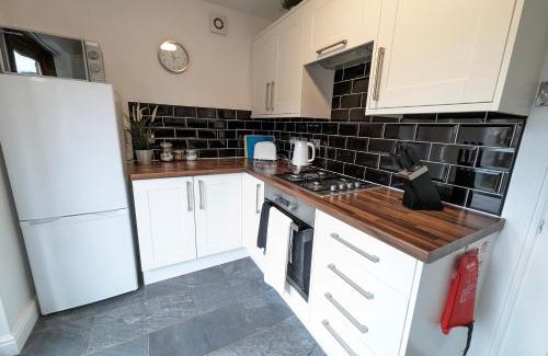 Rossington House | 2BR-Dean Hse-Fully Equipped-Parking-WiFi-Short Long Stays