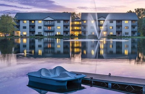 Lake Delton Condo | 2br Deluxe Condo in Wilderness Setting!