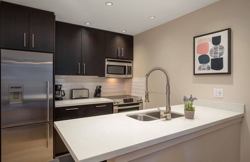 Whistler House | 2BR + Den | Gables | Epic Location Near Gondolas | Private Balcony | Fireplace | Parking