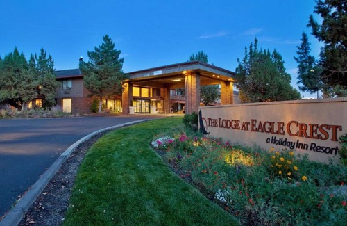 Redmond Apartment | 2BR Desert Sky Cabin with Hot Tub