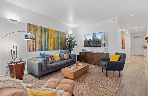 Central East Austin House | 2BR Designer Condo on Trendy East 11th St, Downtown Austin