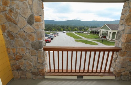 Ludlow Condo | 2BR Exec Condo + Close to All Amenities | Biking