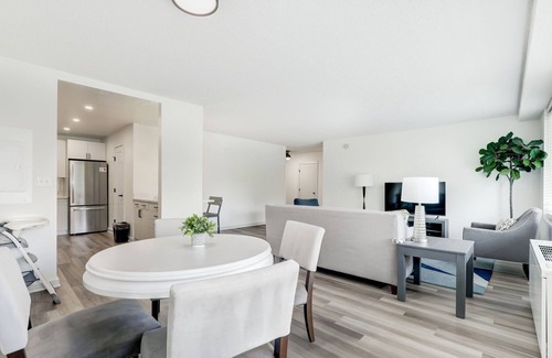Aurora Highlands Apartment | 2BR Executive Retreat Close to Downtown