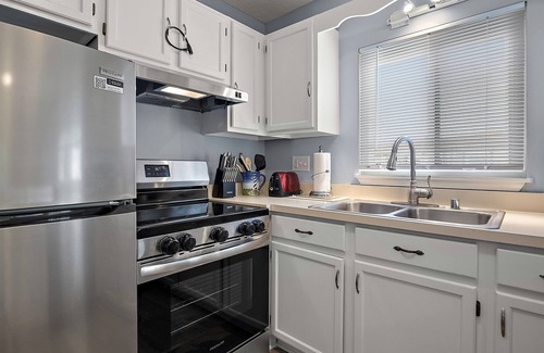 Caine Woods House | 2BR Family Friendly Condo w/Large Balcony, Partial Ocean Views, Outdoor Pool