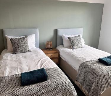 East End Apartment | 2BR Flat Free Parking Near Glasgow Green