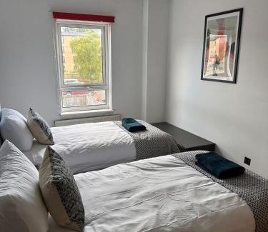 East End Apartment | 2BR Flat Free Parking Near Glasgow Green