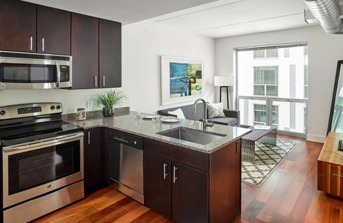 Center City West Apartment | 2BR Furnished Apartment Near Rittenhouse