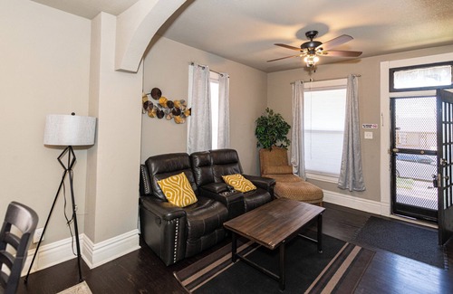 Northside Apartment | 2BR Furnished Gem Near Hospital