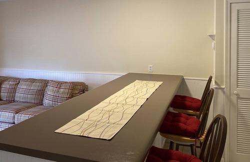 Seven Oaks House | 2BR Furnished Townhouse
