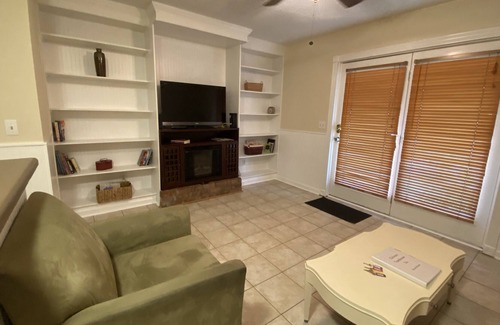 Seven Oaks House | 2BR Furnished Townhouse