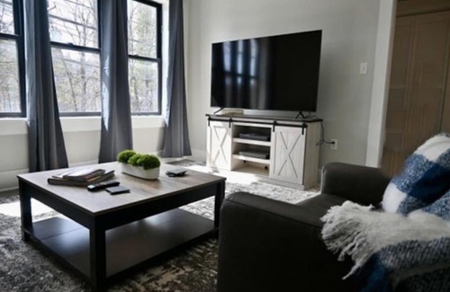 Springdale Apartment | 2br gem in cute small town