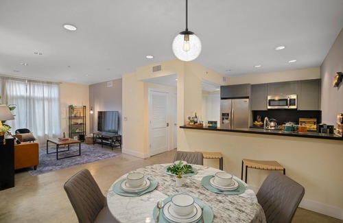Pasadena House | 2BR HOME - 2min Walk to Downtown Pasadena & Convention Center