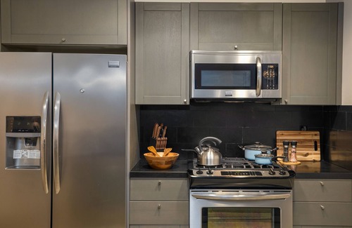 Pasadena House | 2BR HOME - 2min Walk to Downtown Pasadena & Convention Center
