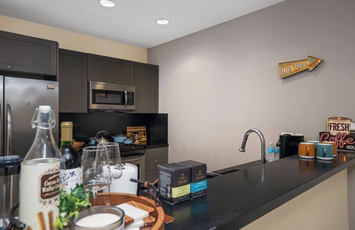 Pasadena House | 2BR HOME - 2min Walk to Downtown Pasadena & Convention Center