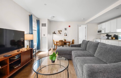 Theatre District Apartment | 2BR in Downtown Boston 1869