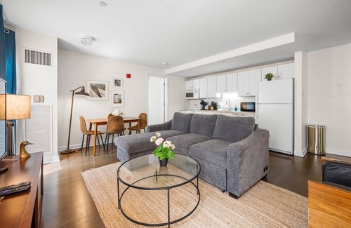 Theatre District Apartment | 2BR in Downtown Boston 1869