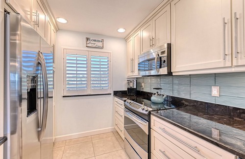 Whitney Beach Condo | 2BR King & Queen Gulf-front Luxury at Private Whitney Beach Longboat Key
