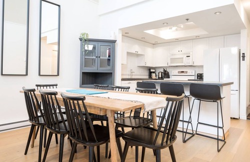 Blueberry Hill Condo | 2BR + Loft | King Bed w/Ensuite & Walk-in Closet | Communal Hot Tub & Sauna | Private Balcony