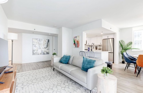 Crystal City Apartment | 2BR Modern Apartment Near DC & Airport