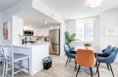 Crystal City Apartment | 2BR Modern Apartment Near DC & Airport