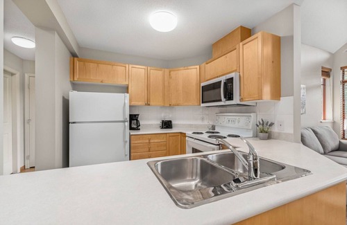 Whistler Condo | 2BR | Nicklaus North | Mountain View | Golf Course | Green Lake | Free Parking