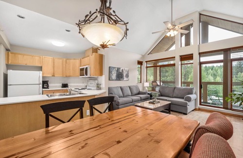 Whistler Condo | 2BR | Nicklaus North | Mountain View | Golf Course | Green Lake | Free Parking
