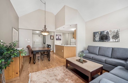 Whistler Condo | 2BR | Nicklaus North | Mountain View | Golf Course | Green Lake | Free Parking