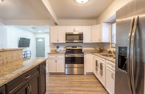 Orlando House | 2BR Orlando Getaway Pets OK + Fast Wi-Fi