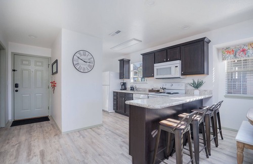 Indian Point Condo | 2BR | Pool + Hot Tub + By SDC | No Stairs!