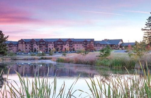 Lake Delton Condo | 2br Presidential Condo Luxury Getaway!