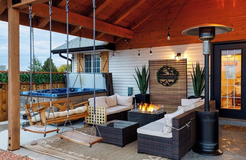 Kanab House | 2BR Retreat Near Zion Bryce Wave: Hot Tub + Views!