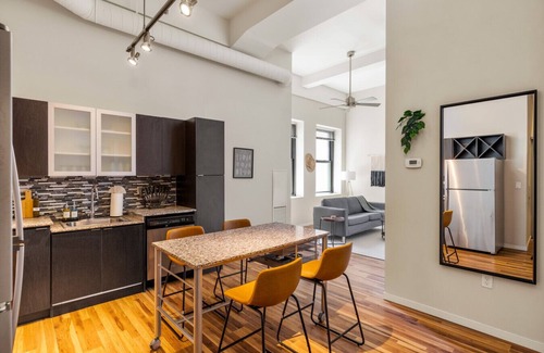 Downtown Cincinnati Apartment | 2BR Steps to Fountain Sq Pool & Sky Lounge Access