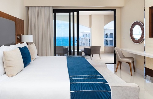 San Jose del Cabo Resort | ✩ 2BR Suite ✩ 1776ft² ✩ Private Terrace ✩ Convenient Drive from Airport✩